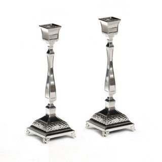PAIRE DE BOUGEOIRS METAL